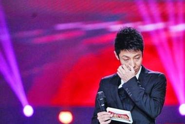 撒贝宁春晚照片,魅力四溢，笑点连连