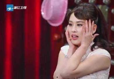 黄圣依 表情包,笑出腹肌的治愈系女神