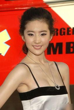 女明星谁的胸,哪位女明星的胸型成为焦点热议？